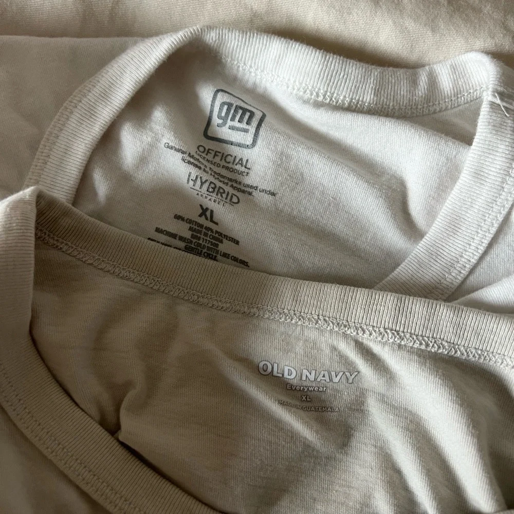 Graphic tees - Picture 2 of 2